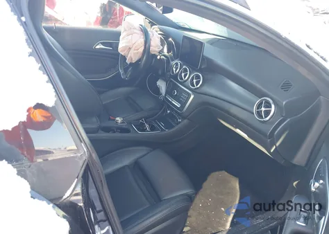 2018 Mercedes-Benz Cla 250 4Matic z USA, uszkodzony, nr VIN WDDSJ4GB1JN529603